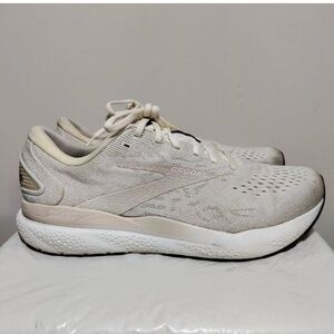 Brooks Ghost 16 Men's Sneakers in Ivory, Light Beige and White! Size 11 D! GUC
